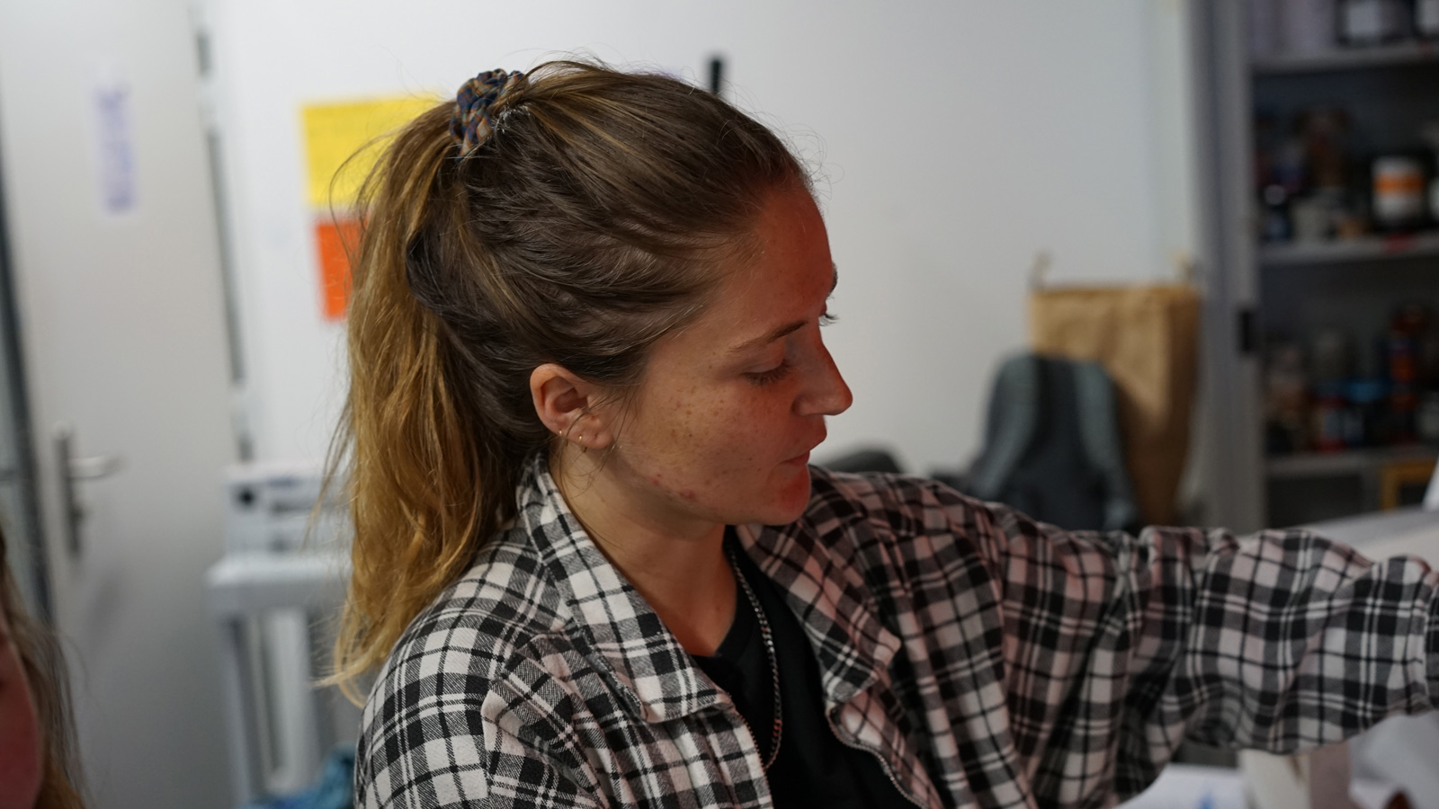 **Workshop Let there be rock !**  Ateliers de création d'affiches de concerts de Rock et initiation à l'impression en risographie avec les collèges de Clermont et le Lycée Louis Barthou à Pau.  Cet atelier a été mis en place avec Jean-Marc Saint Paul, Blandine Laborde du Collège Clermont et Corinne Guichet du Lycée Louis Barthou. Le workshop s'est déroulé sur 6 sessions de deux heures avec un total de 40 élèves.   Projet mené via le collectif 2223 avec Arthur Epineau.