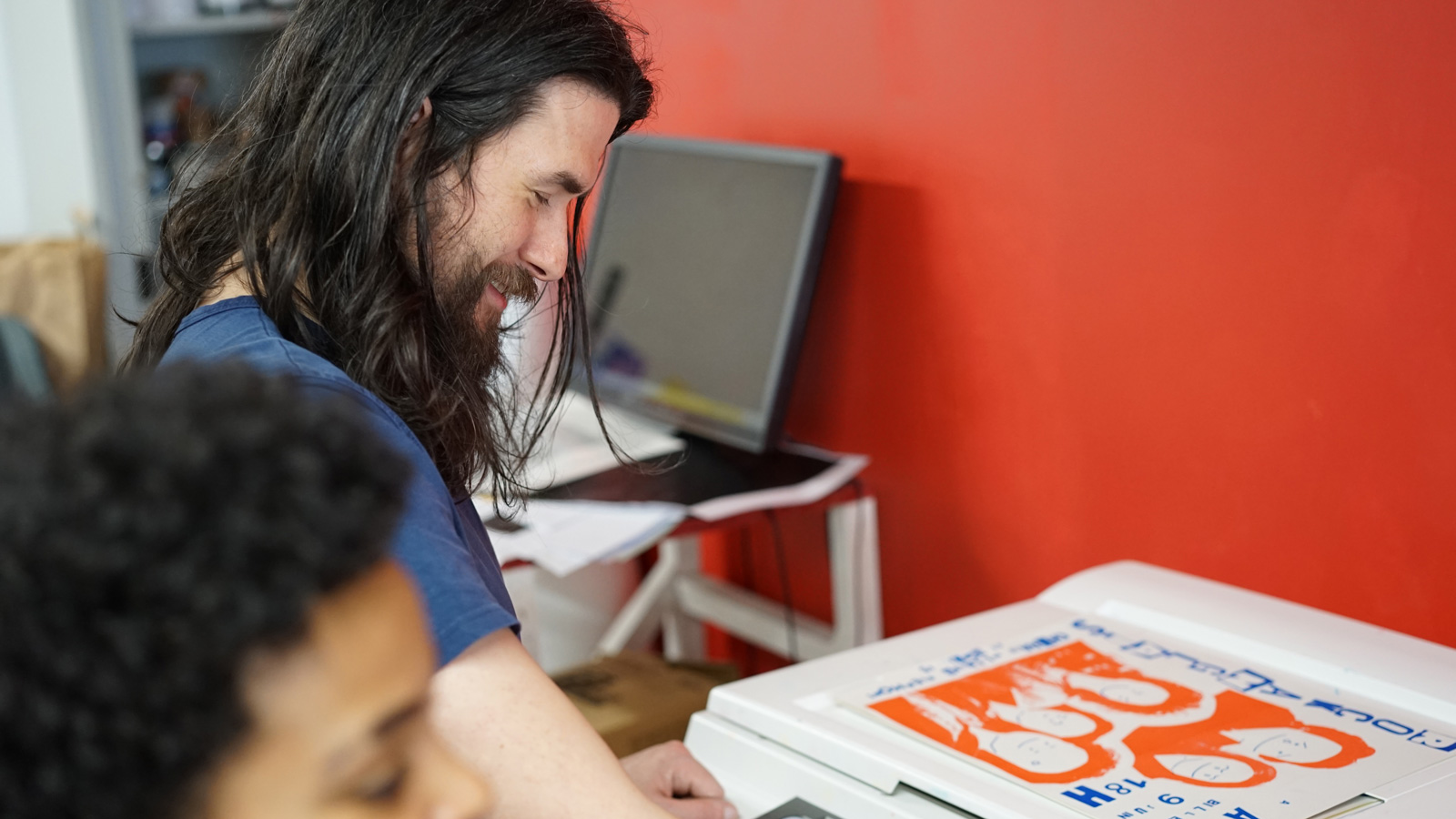 **Workshop Let there be rock !**  Ateliers de création d'affiches de concerts de Rock et initiation à l'impression en risographie avec les collèges de Clermont et le Lycée Louis Barthou à Pau.  Cet atelier a été mis en place avec Jean-Marc Saint Paul, Blandine Laborde du Collège Clermont et Corinne Guichet du Lycée Louis Barthou. Le workshop s'est déroulé sur 6 sessions de deux heures avec un total de 40 élèves.   Projet mené via le collectif 2223 avec Arthur Epineau.